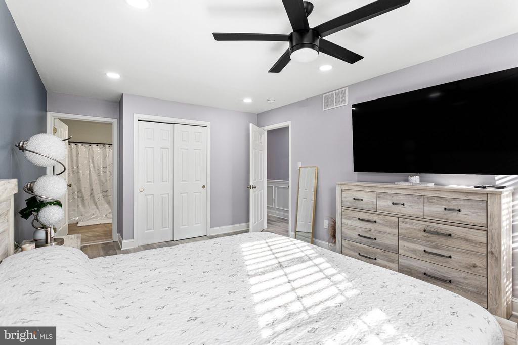 W Roberts Ave, Wildwood, NJ 08260
