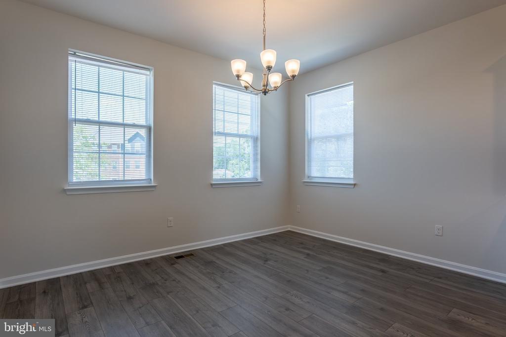 Mimosa Ave, Clinton, MD 20735