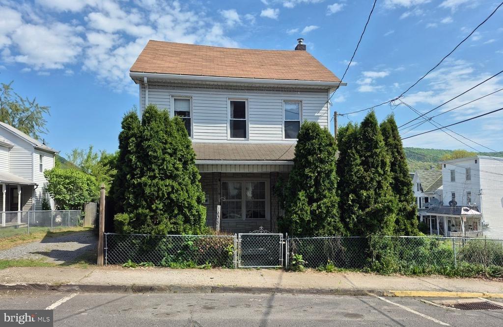 W Pine St, Shamokin, PA 17872