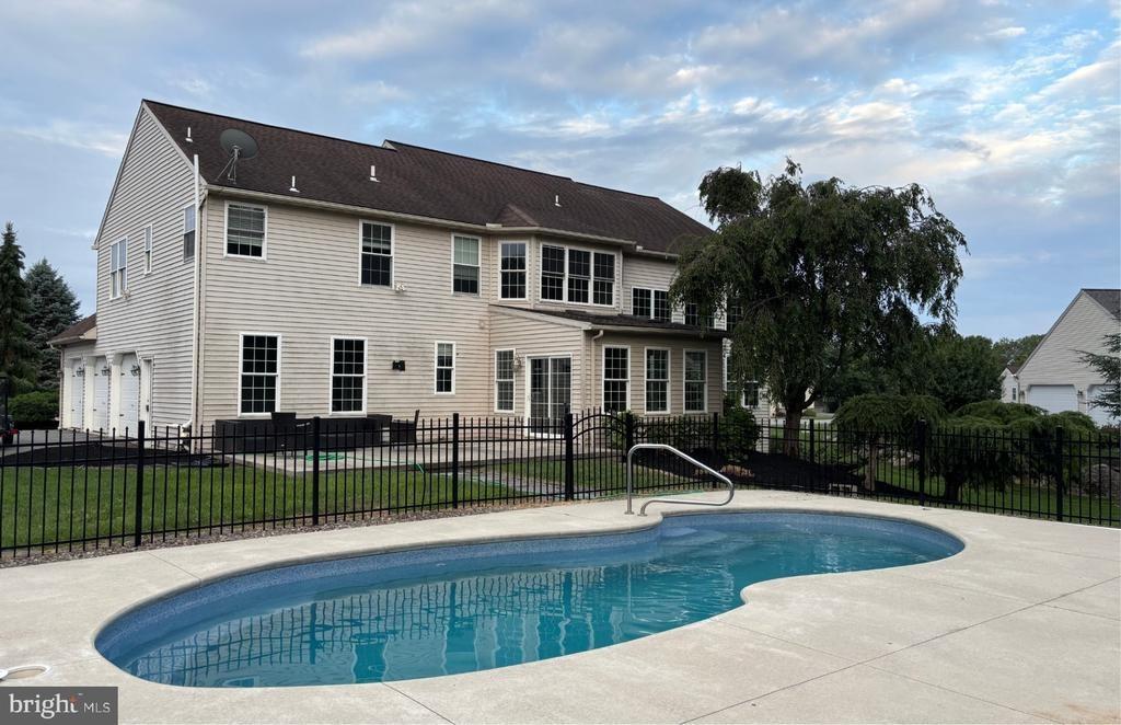 Augusta Ln, Fleetwood, PA 19522