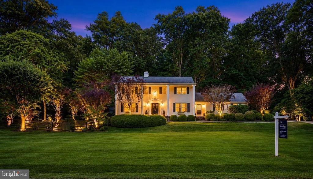 Chesapeake Dr, Great Falls, VA 22066