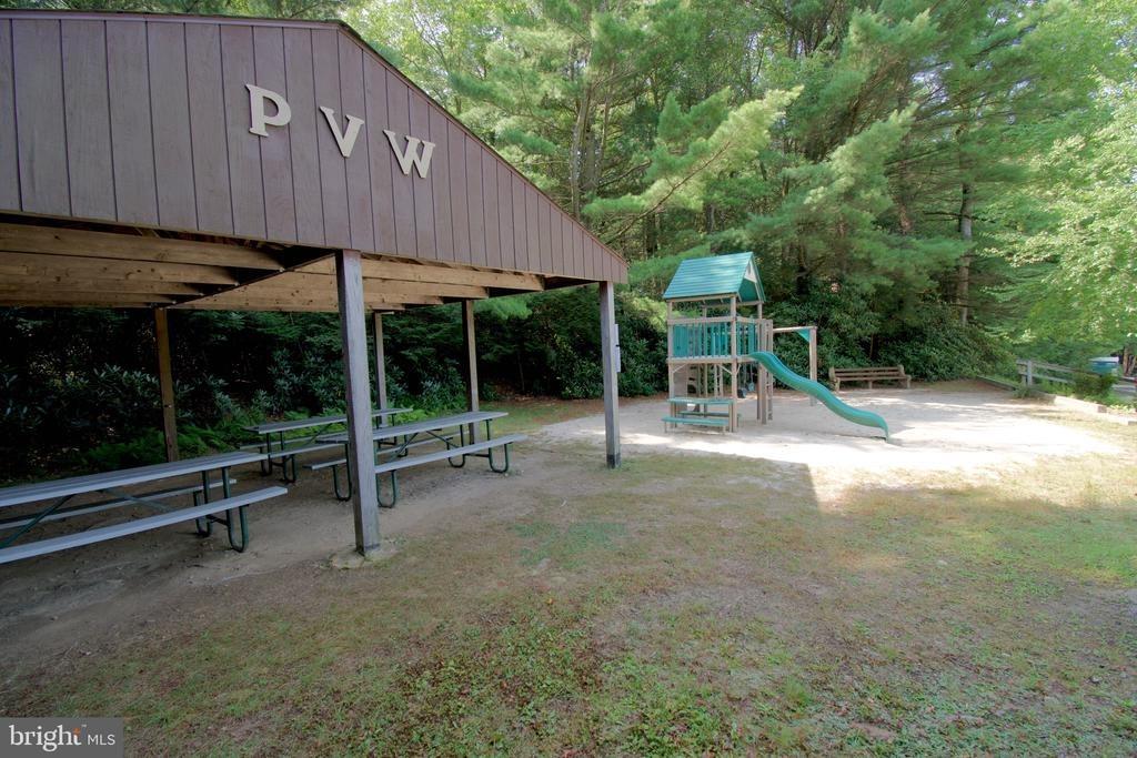 Forest Lake Dr, Jim Thorpe, PA 18229