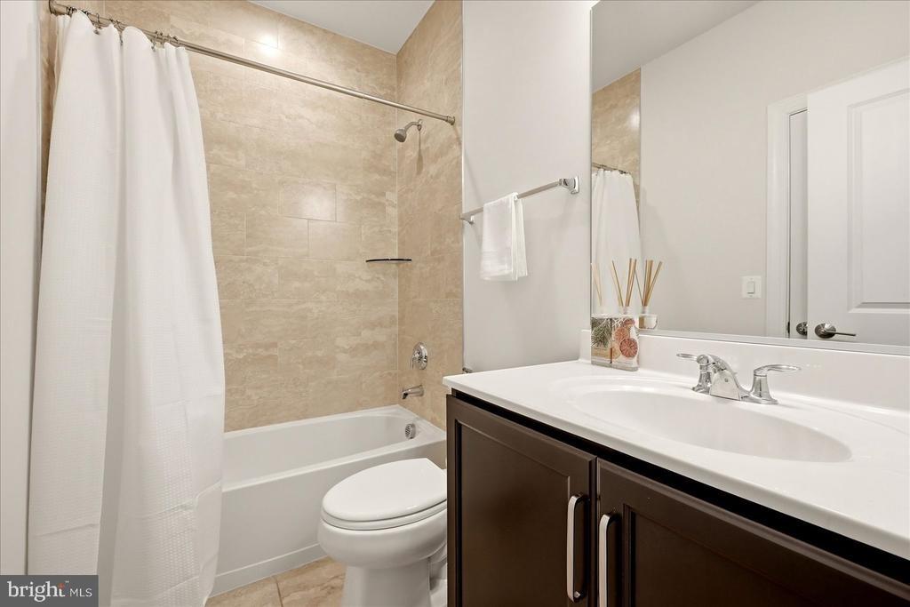 Sillas Sq, Brambleton, VA 20148