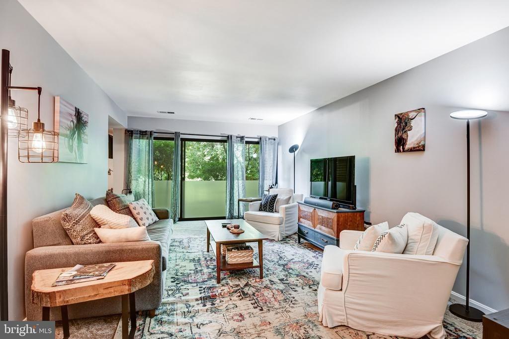 Kings Crown Ct, Fairfax, VA 22031
