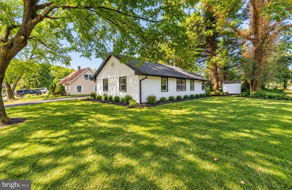 Bonnie Ln, Willingboro, NJ 08046