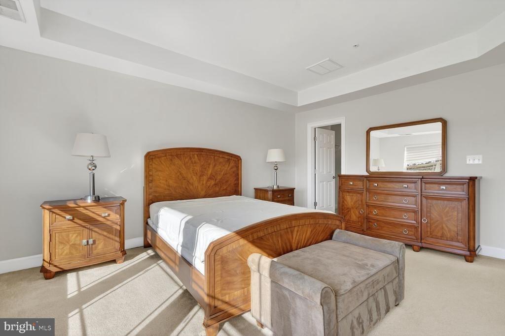 Persimmon Pl, Cambridge, MD 21613