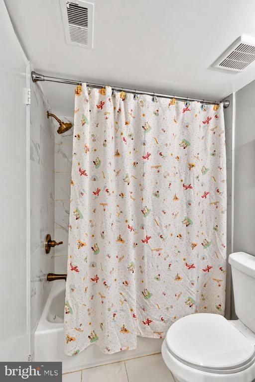 Brassie Pl, Montgomery Village, MD 20886