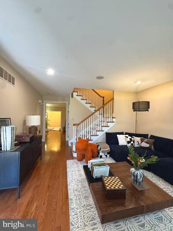 Farmdale Cir, Blue Bell, PA 19422