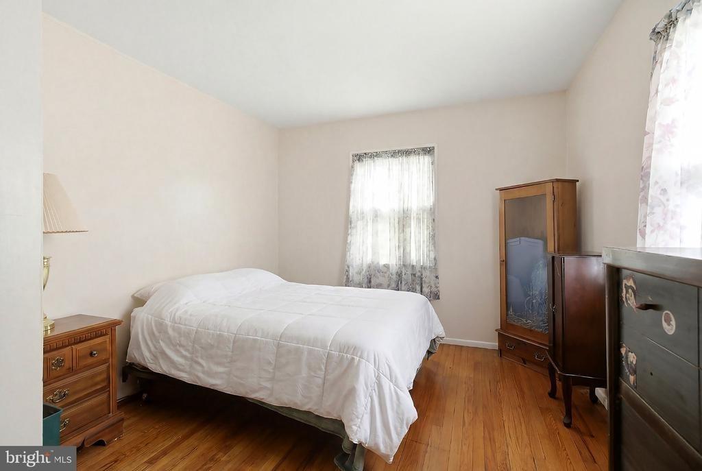 Darye Ct, Toms River, NJ 08755