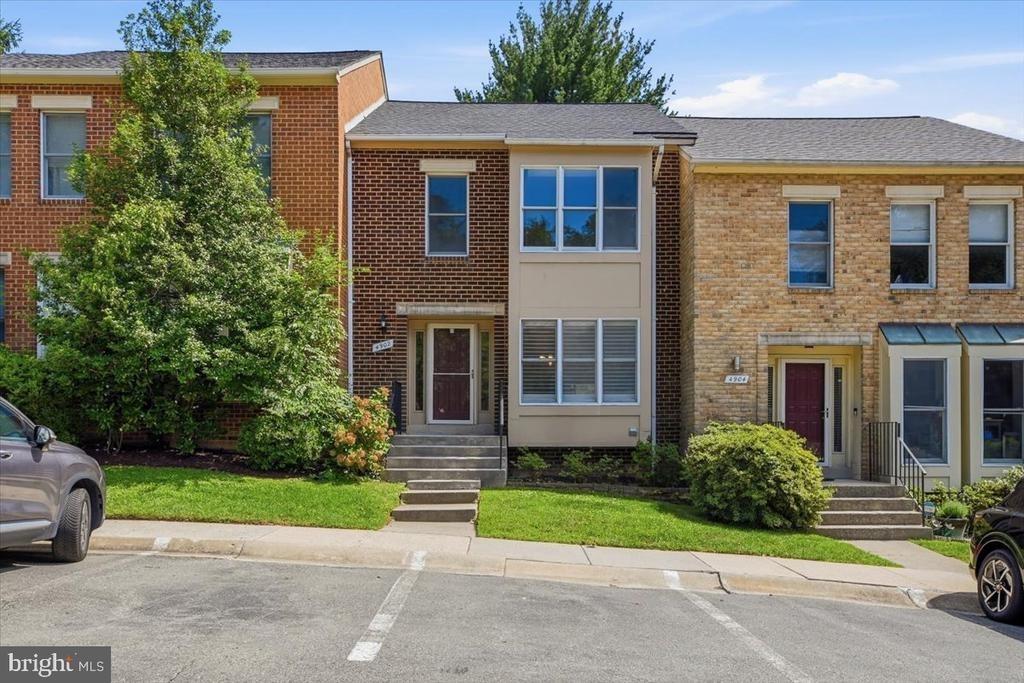 Cloister Dr, Rockville, MD 20852