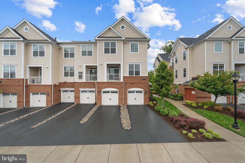 Milltown Knoll Sq, Ashburn, VA 20148