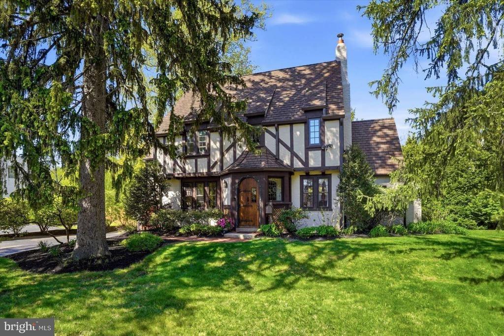 Strafford Ave, Wayne, PA 19087