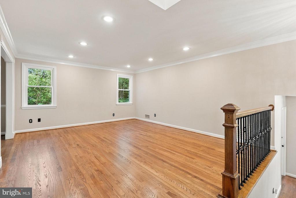Braeburn Dr, Annandale, VA 22003