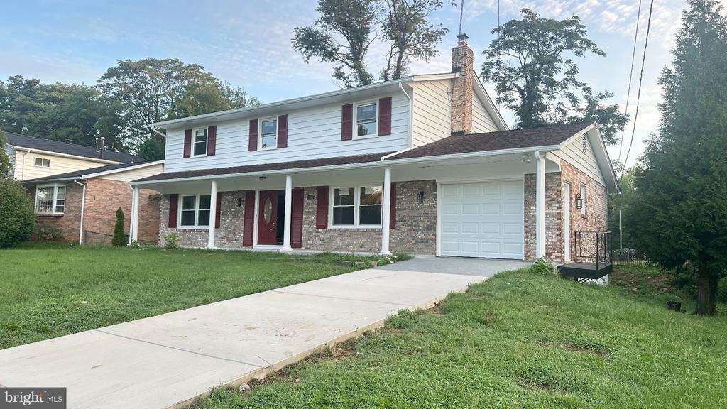 Claudia Dr, Oxon Hill, MD 20745