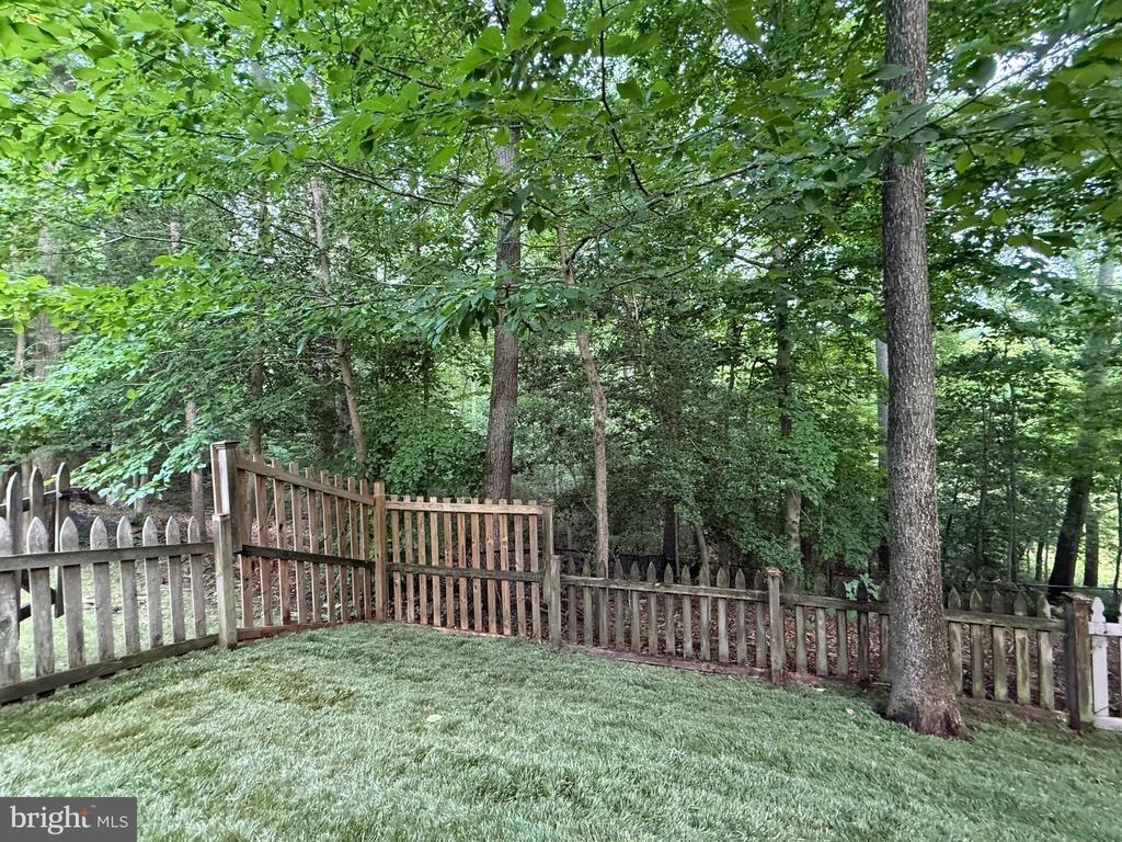 Gilbert Ct, Edgewater, MD 21037
