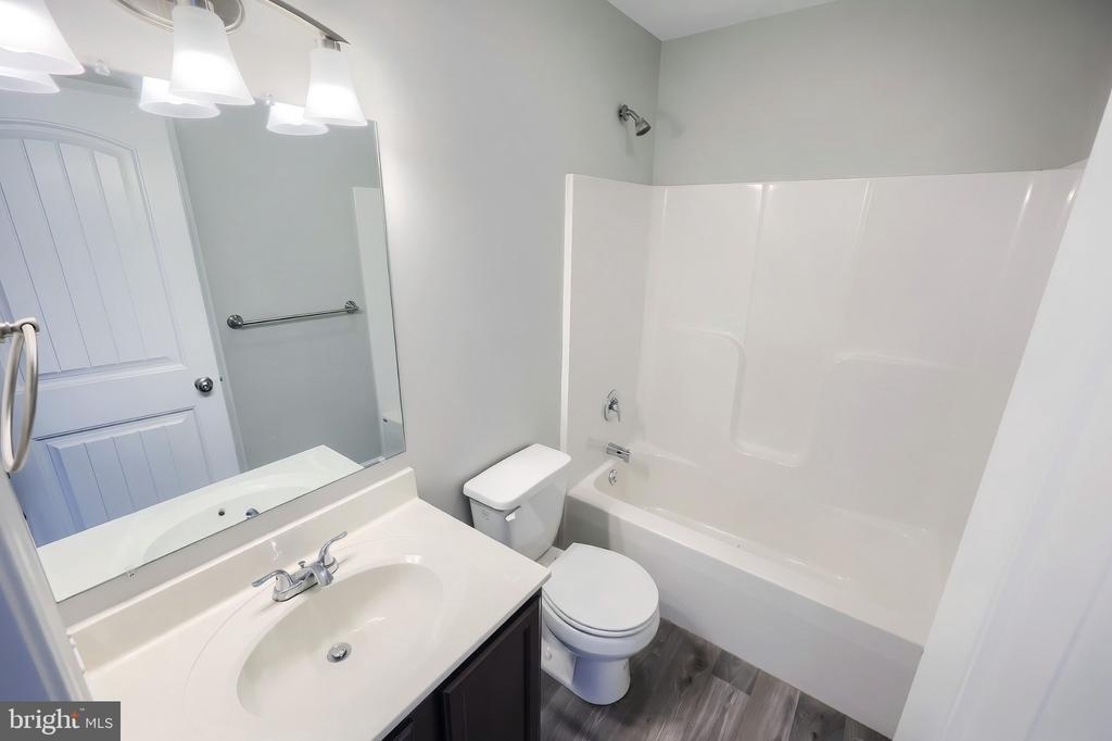 Charles Ave, Hanover, PA 17331
