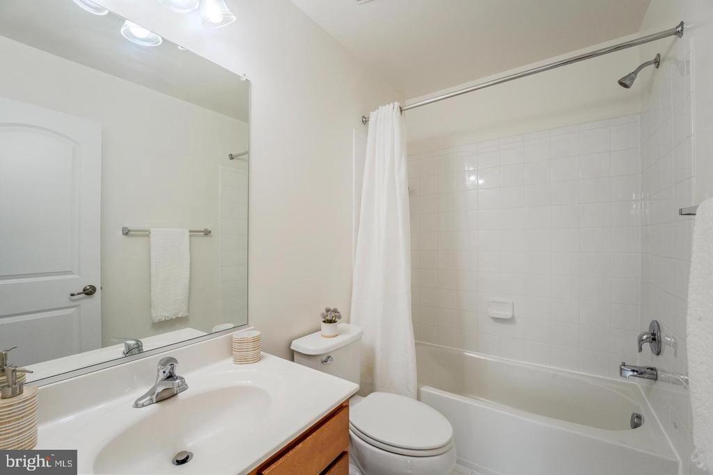 Rosemont Manor Dr, Haymarket, VA 20169