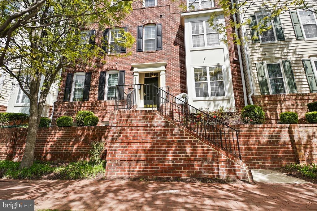 Ashgrove House Ln, Vienna, VA 22182