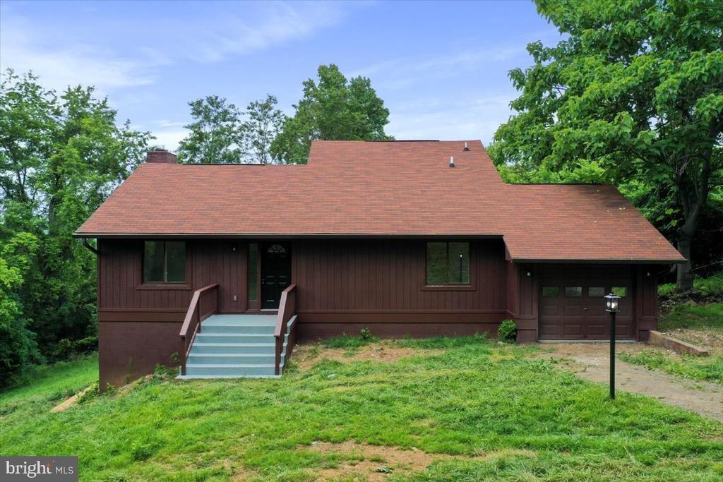 Zinn Way, Linden, VA 22642