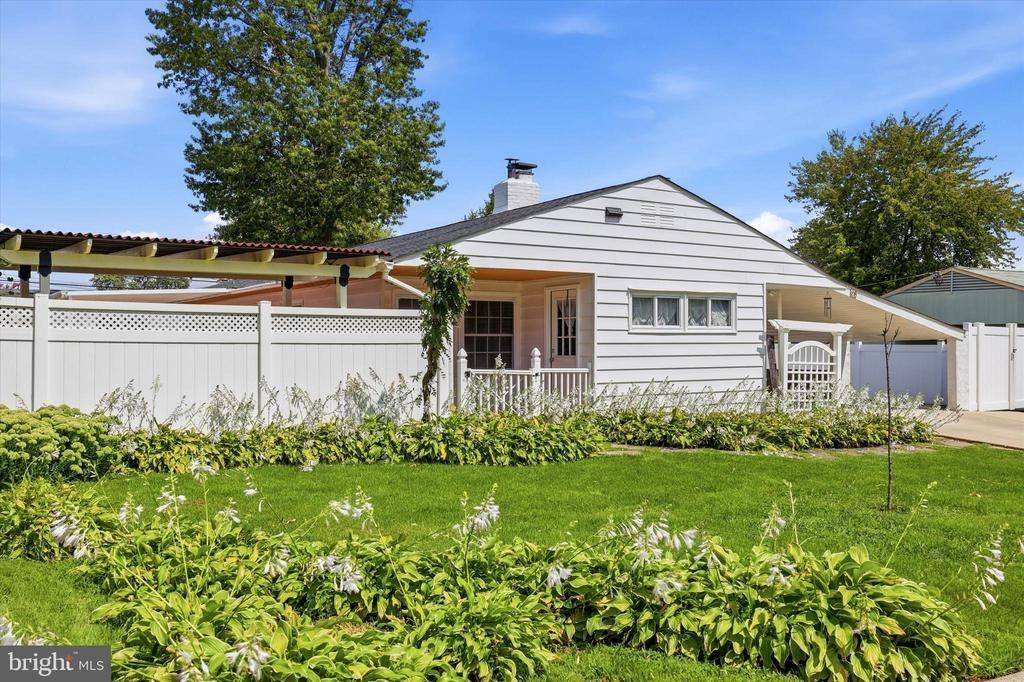 Myrtle Ln, Levittown, PA 19054