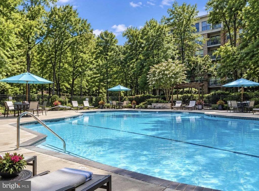 Castle Rock Sq, Reston, VA 20191