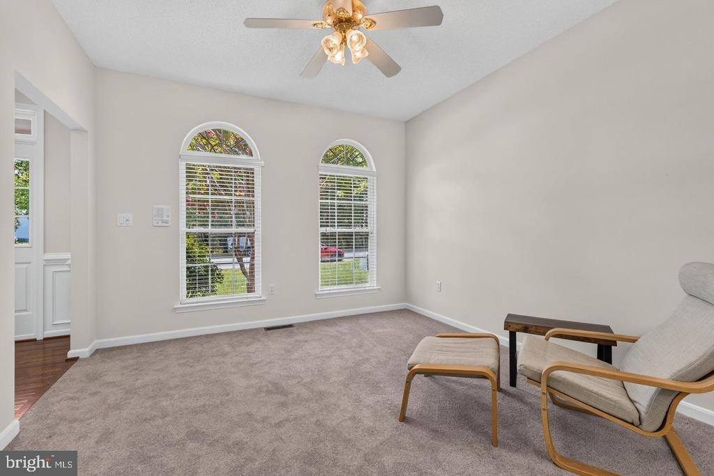 Norfolk Dr, La Plata, MD 20646