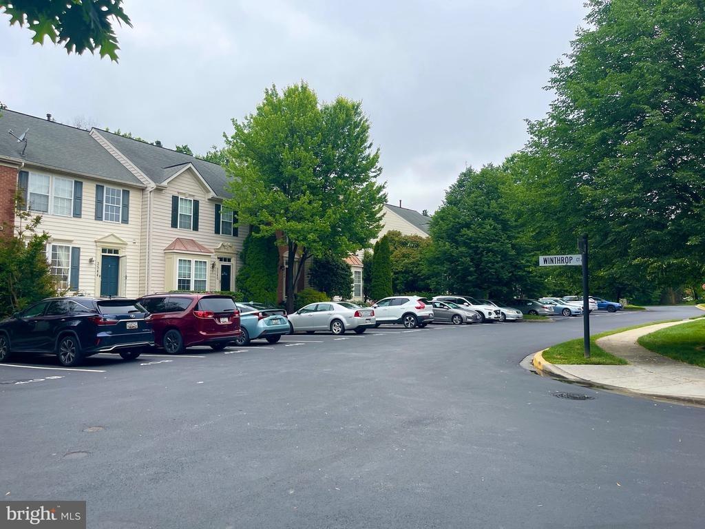 Winthrop Ln, Frederick, MD 21704
