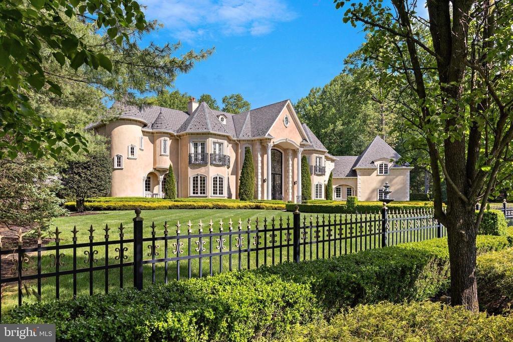 Raintree Ct, Holmdel, NJ 07733