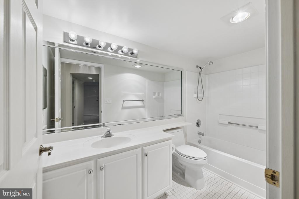 Pennfield Cir, Silver Spring, MD 20906