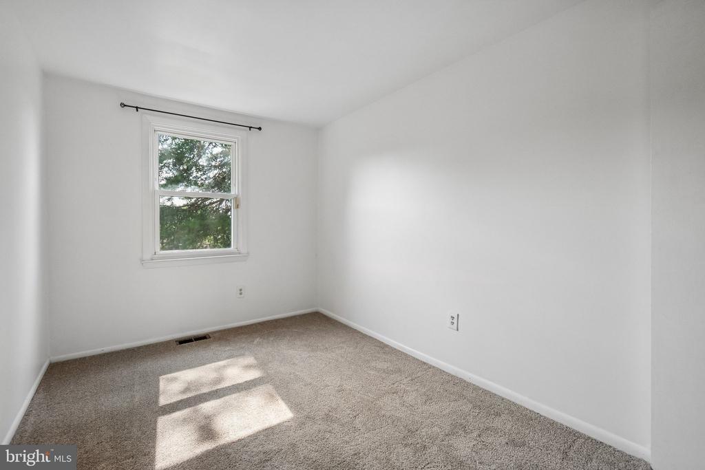 Ramort Dr, Nottingham, MD 21236