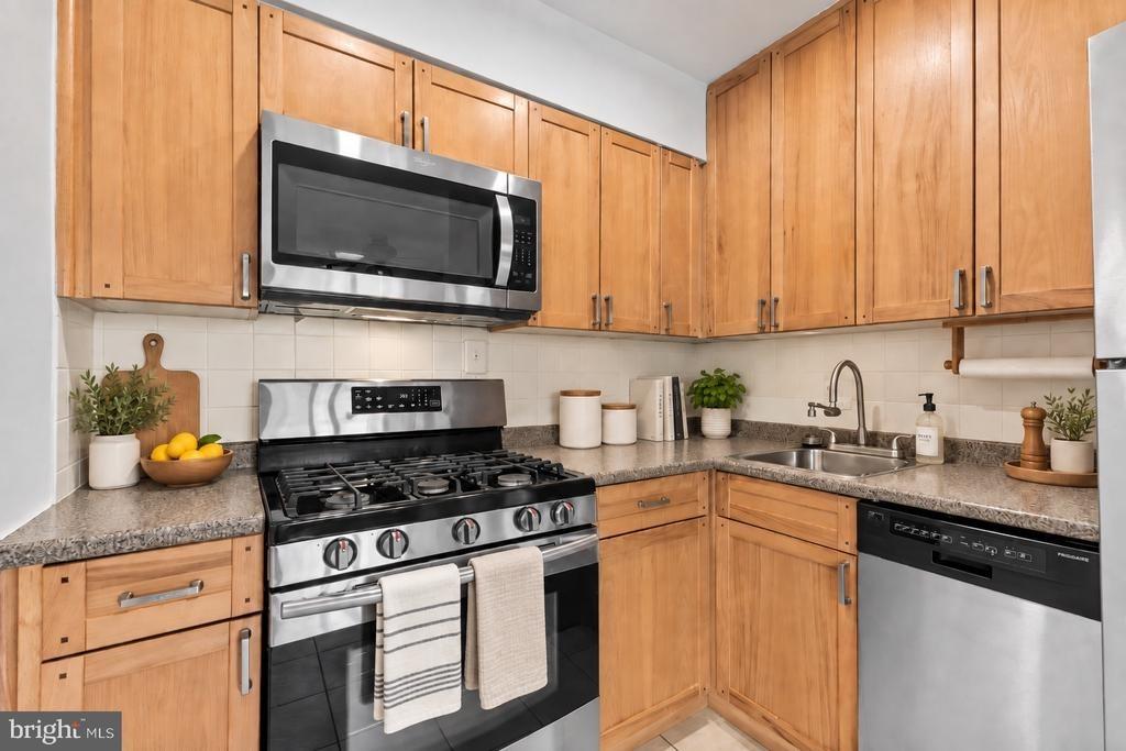 S George Mason Dr, Arlington, VA 22204