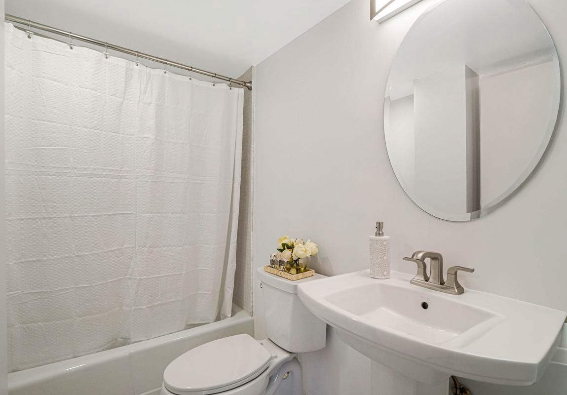 N Rhodes St, Arlington, VA 22209