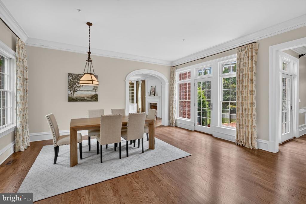 Foxview Cir Nw, Washington, DC 20007