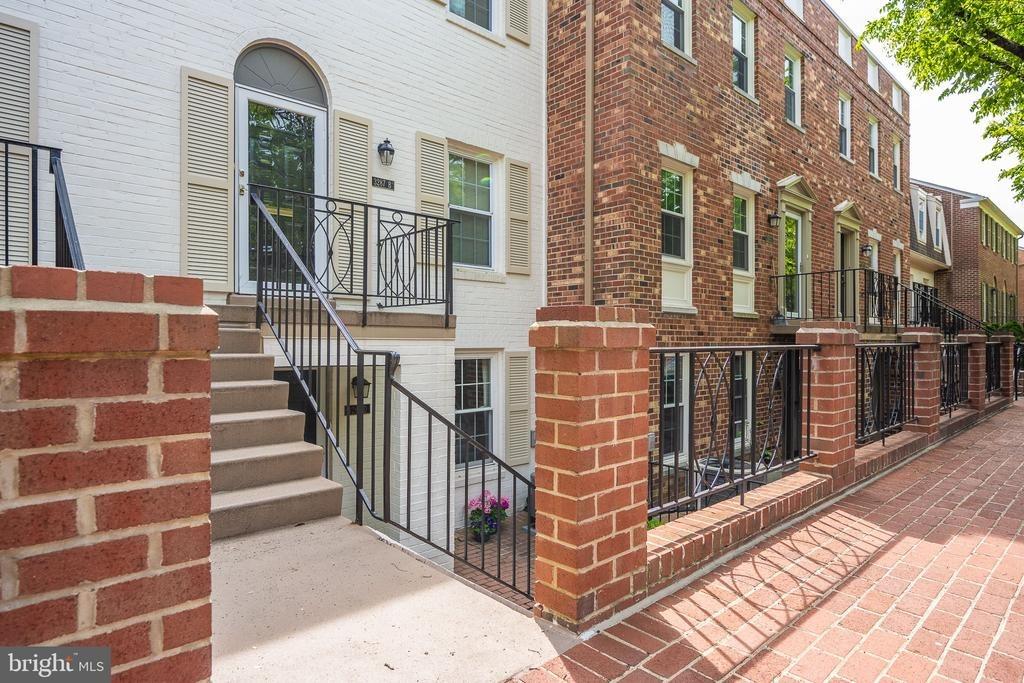 Sutton Pl Nw, Washington, DC 20016