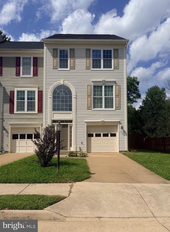 Madrigal Dr, Woodbridge, VA 22193