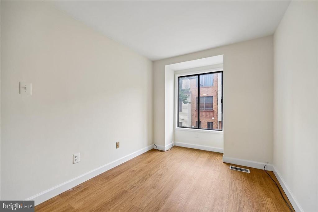Nathans Pl, Montgomery Village, MD 20886