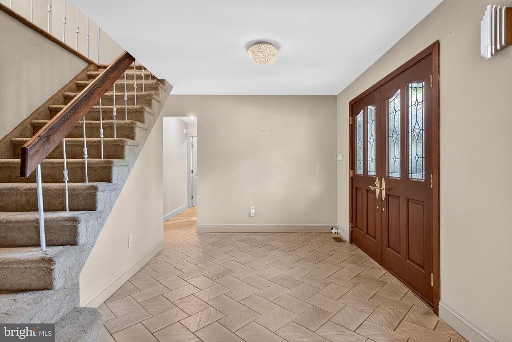 Teak Ct, Cherry Hill, NJ 08003