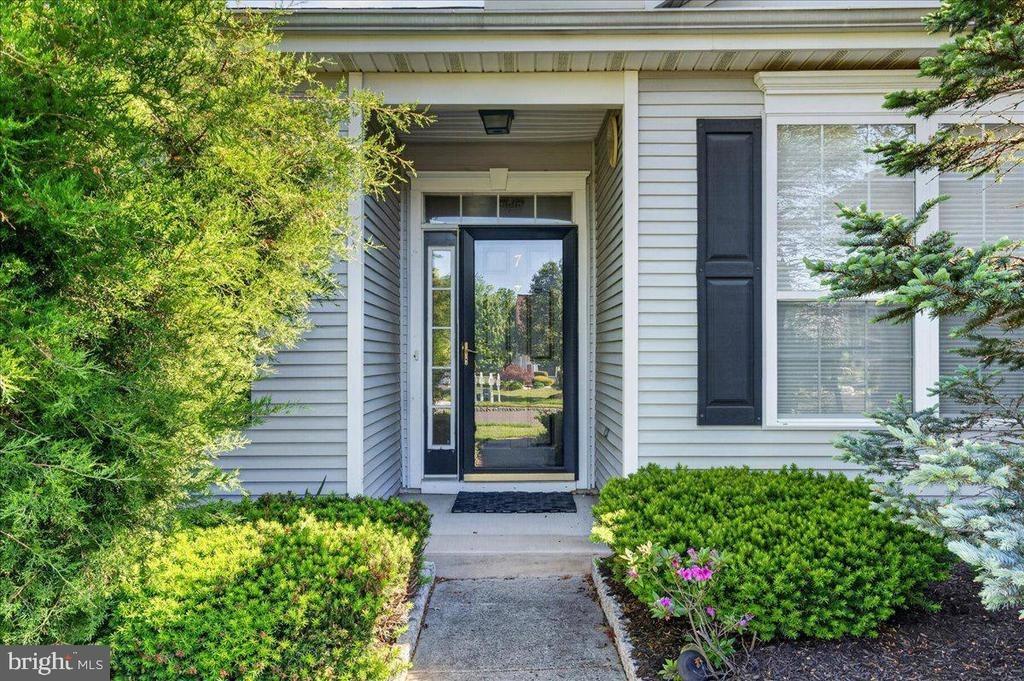 Allister Ln, Columbus, NJ 08022