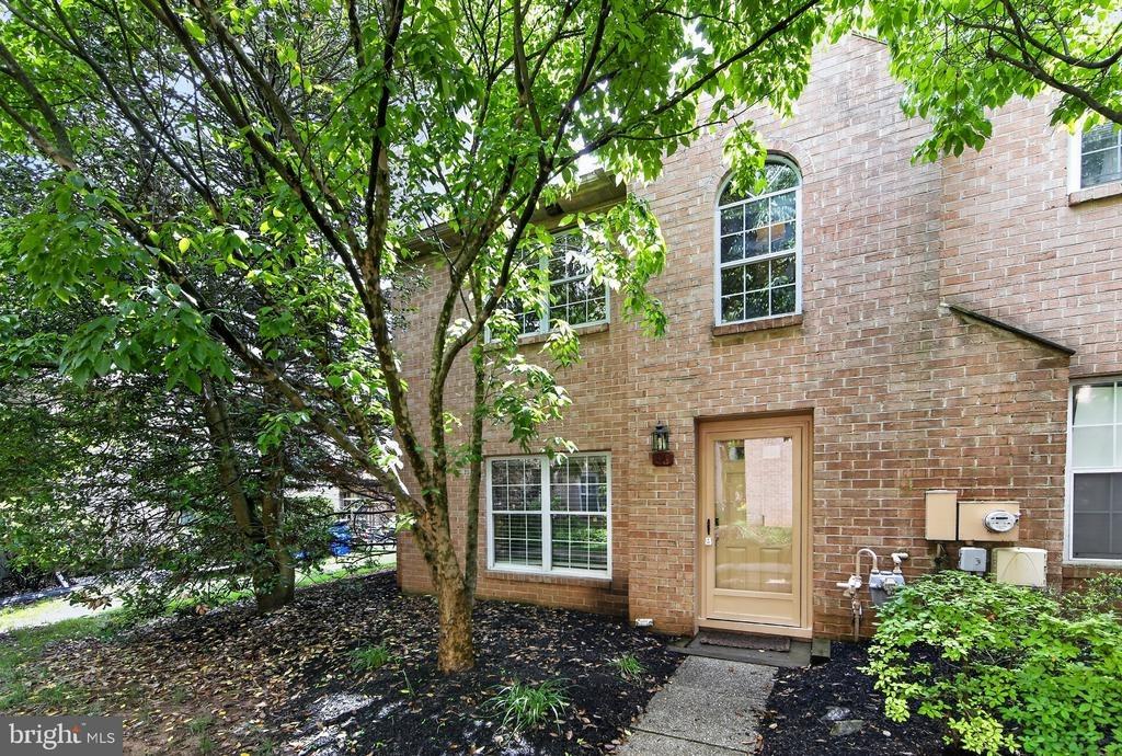 Rampart Dr, Chesterbrook, PA 19087