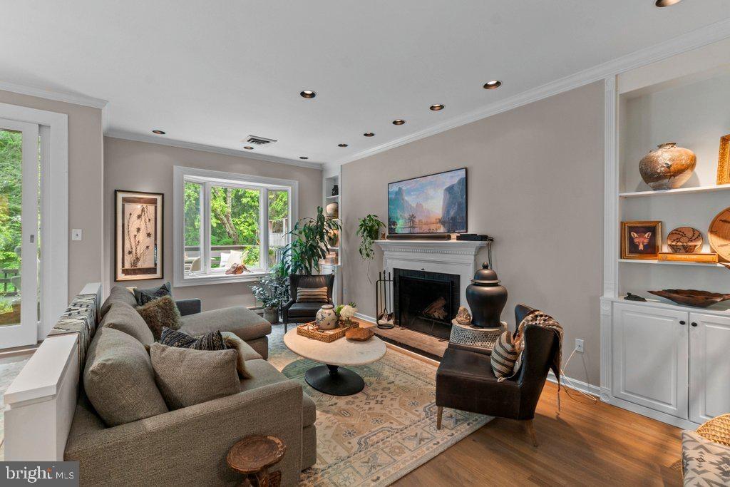 Hume Ct, Towson, MD 21204