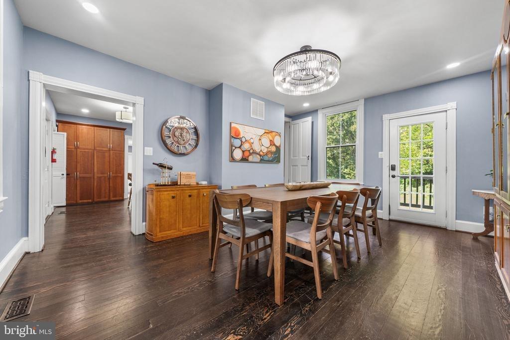 Hiddenhollow Ln, Leesburg, VA 20176