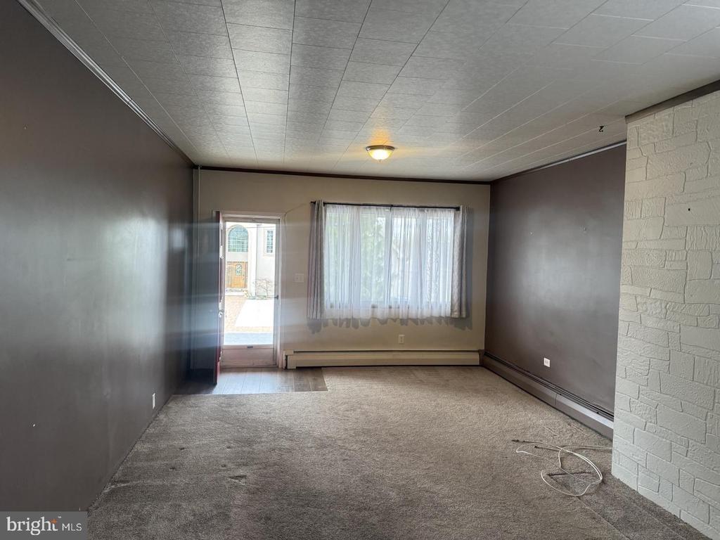 S Nice St, Frackville, PA 17931