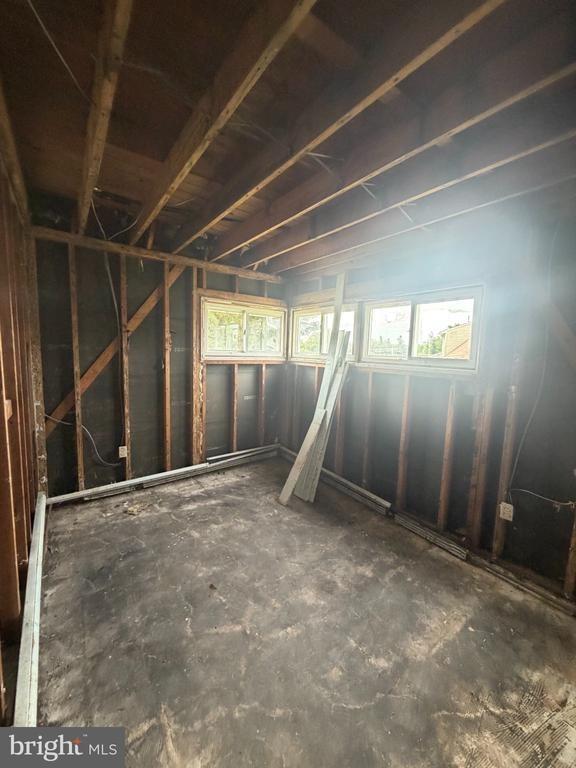 Circle Rd, Levittown, PA 19057