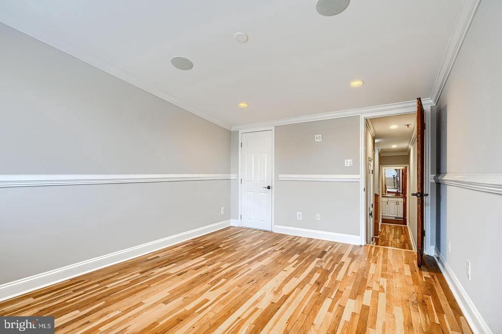 Light St, Baltimore, MD 21230