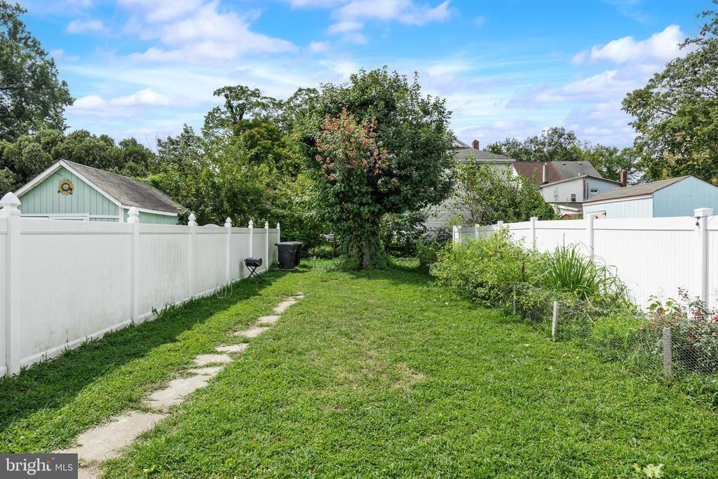 Clifton Ave, Mount Holly, NJ 08060