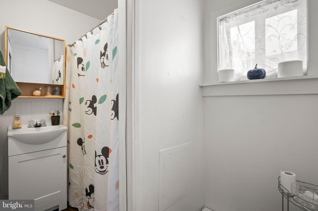 N Poplar St, Coal Township, PA 17866