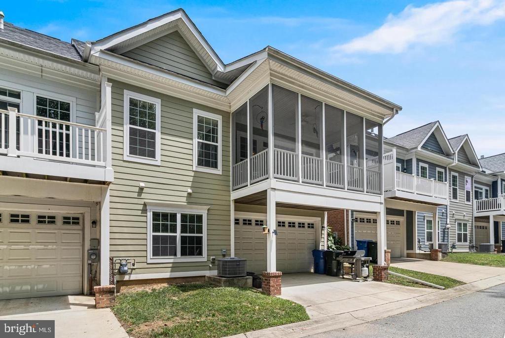 Derby Dr, La Plata, MD 20646