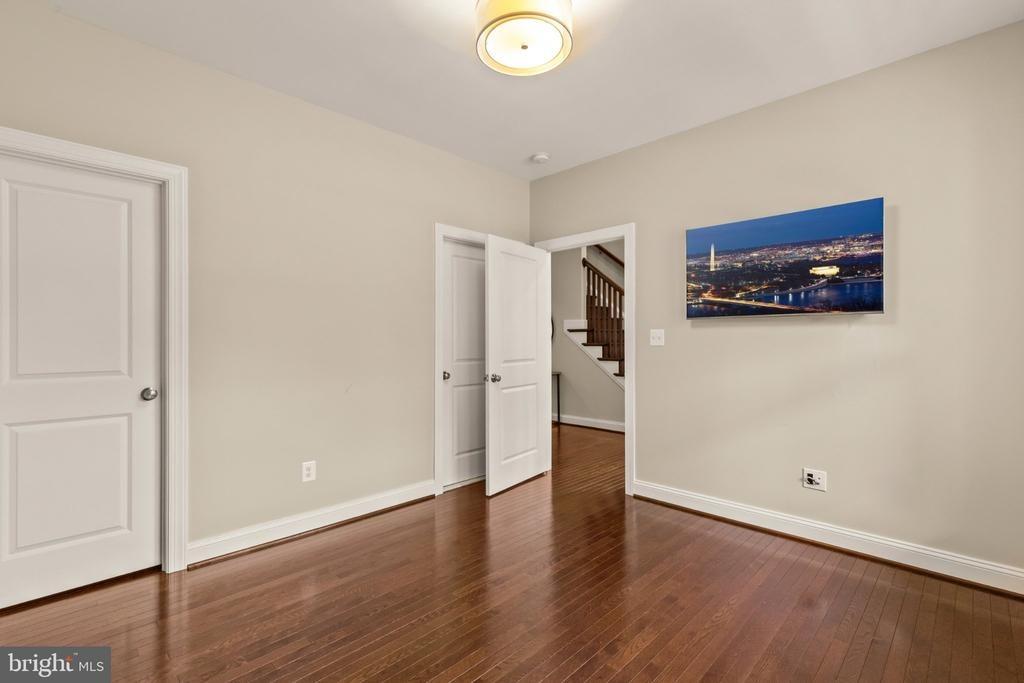 Champion Oak Ct, Falls Church, VA 22044