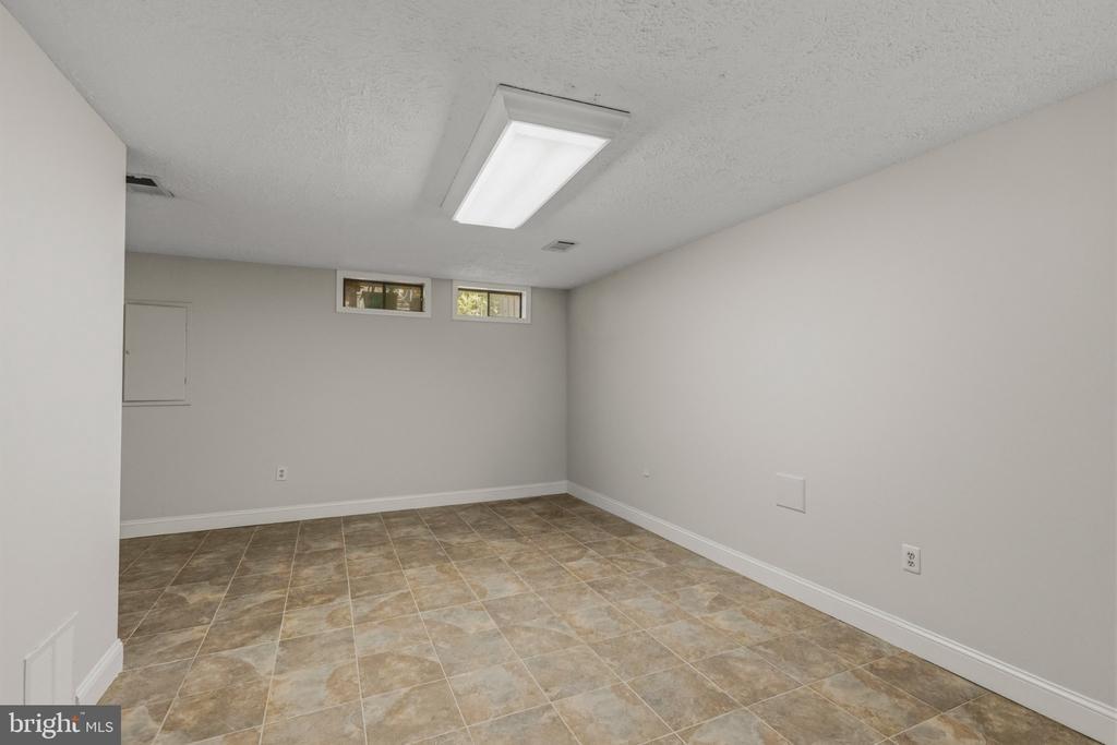 Mill Brook Ct, Woodbridge, VA 22192
