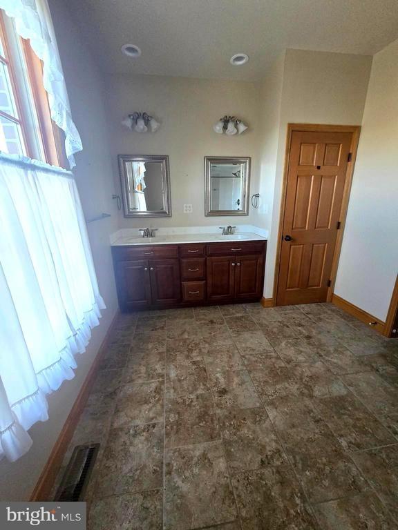 Abishire Way, Chambersburg, PA 17201